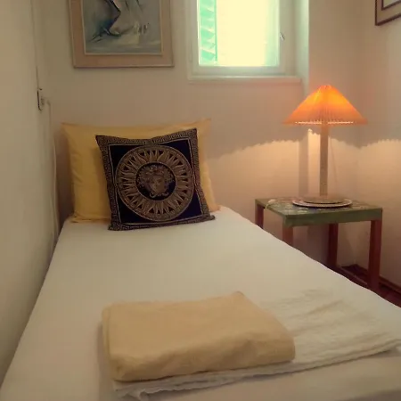 Baba Lazanja Gostinjska kuća